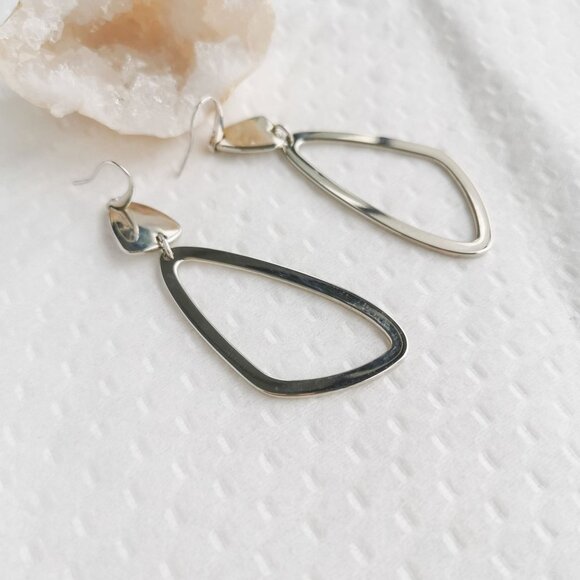 New Silver Kendra Scott Kira Drop Earrings - Picture 2 of 5